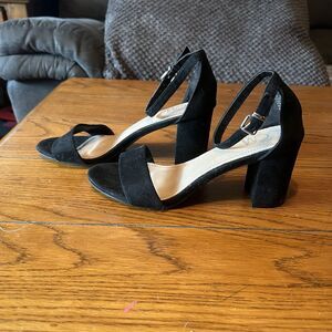 Chelsea Moreland Glory Chunky Black Heel Buckle Strap Open Toe Size 6